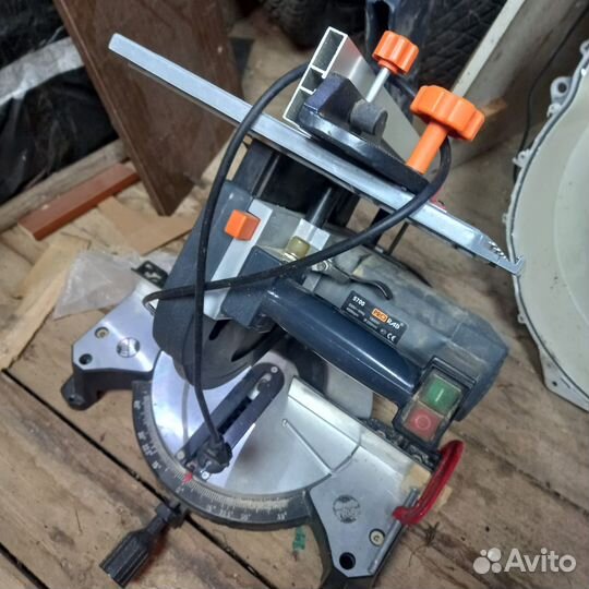 Дисковый отрезной станок по дереву