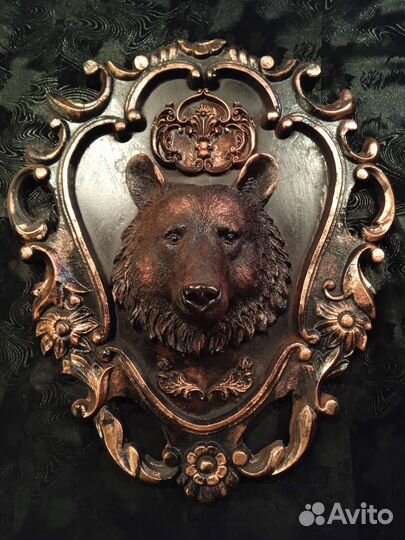 Фигура льва, пантеры, медведя в раме Гипс