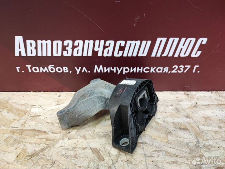 Опора двигателя правая Renault Logan