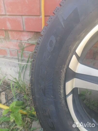 Pirelli Ice Zero 235/65 R17