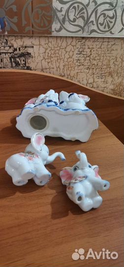 Семейство слонов фигурки