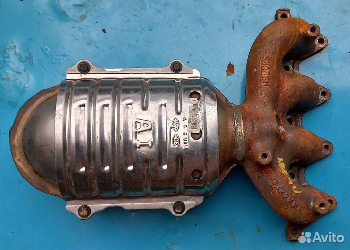 Коллектор выпускной с катализатором kiario2новый