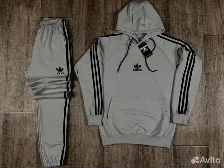 Спортивный костюм adidas