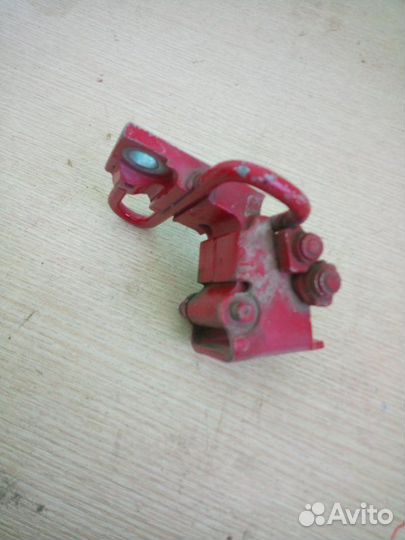 Петля двери задняя правая Skoda Octavia tour 2008