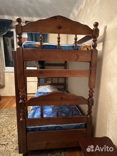 Двухъярусная кровать