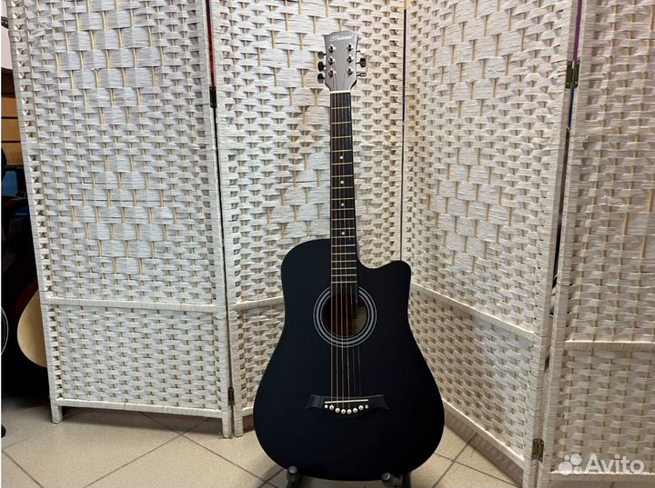 Акустическая гитара