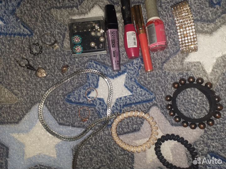 Косметика, простая бижутерия