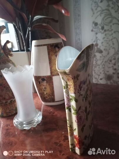 Разноплановые декоративные вазы