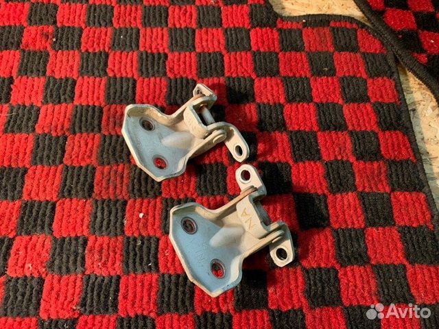 Дверные петли переднее правое Subaru Forester SG5