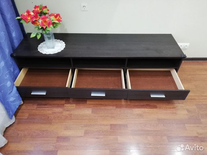 Продам тумбу под тв в сборе с навесными полками