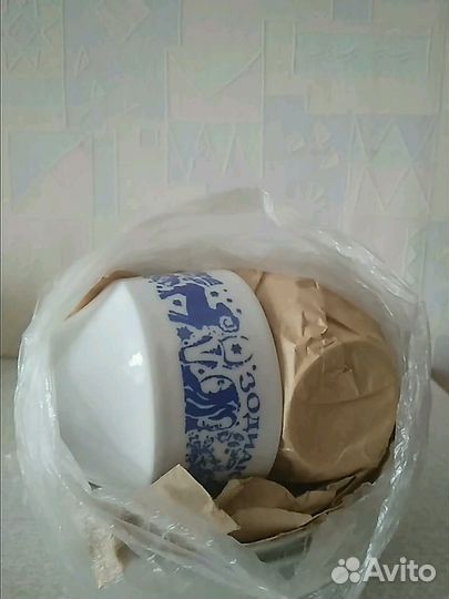 Посуда(тарелки,чайная пара,столовые)