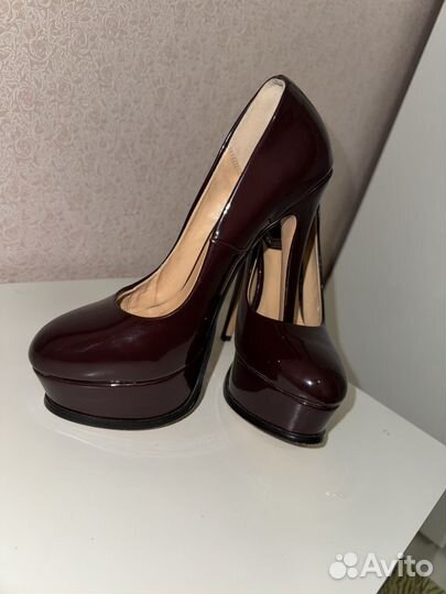 Туфли женские на высоком каблуке 36 р