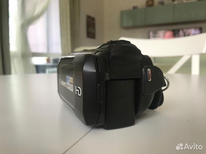 Видеокамера Сanon legria HF S200