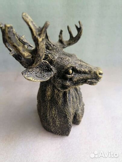 Олень сувенир искусственный камень под бронзу