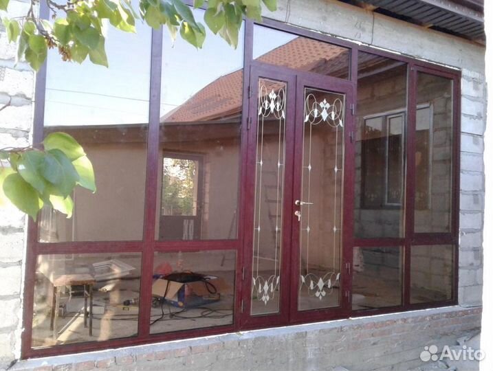 Пластиковые витражи окна и двери