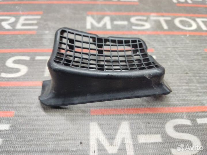Решетка вентиляционная передняя правая Bmw