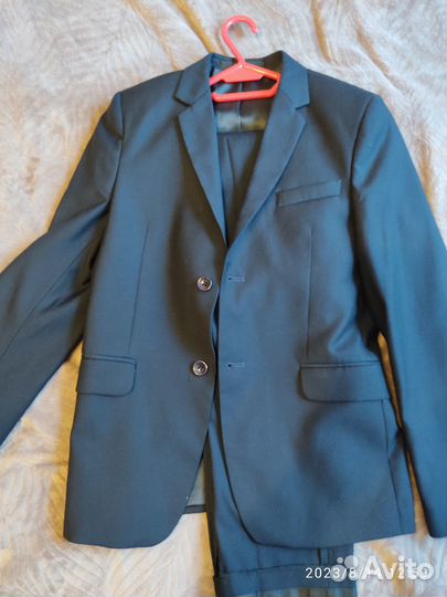 Продам костюм для мальчика 158 рост