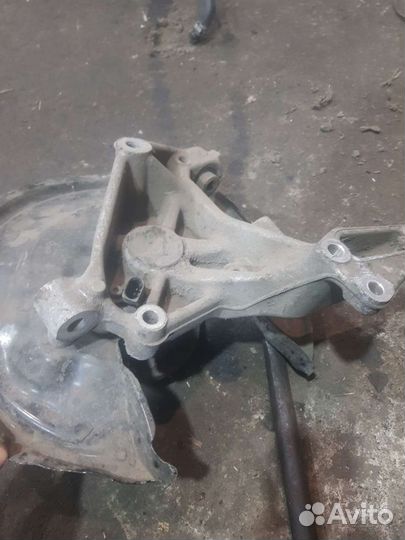 Задний кулак на Тигуан