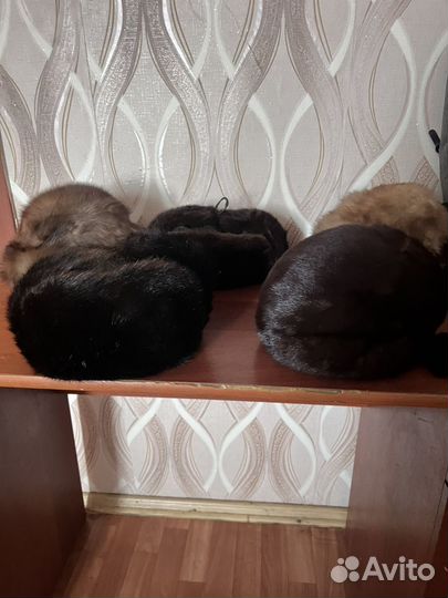 Дубленка и норковые шапки