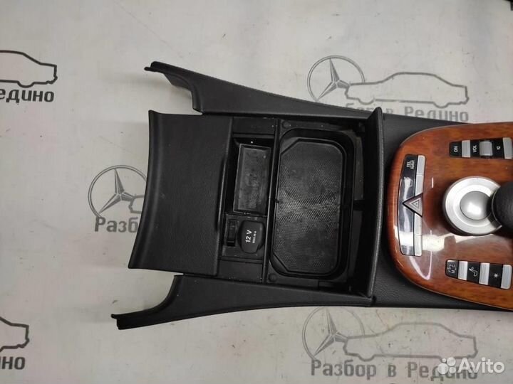 Подлокотник w221 S-class 642.930 05.2007