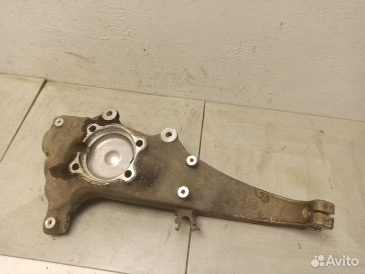 Кулак передний правый 31216775770