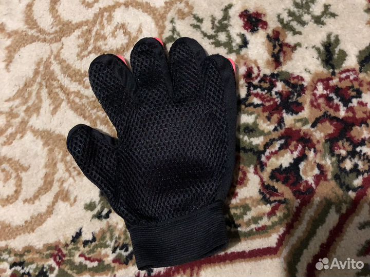 Перчатки для вычесывания животных