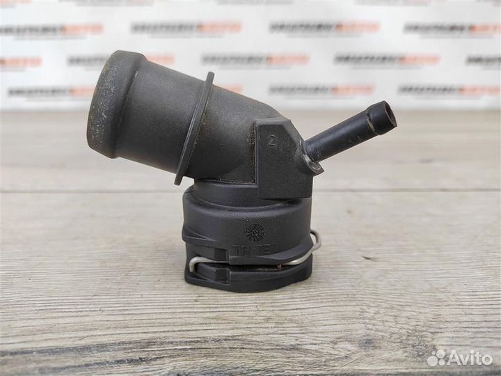 Фланец системы охлаждения skoda Octavia A5 1Z Б7