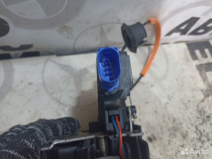 Замок двери передний правый Audi A8 D3