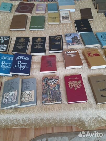 Художественные книги в ассортименте