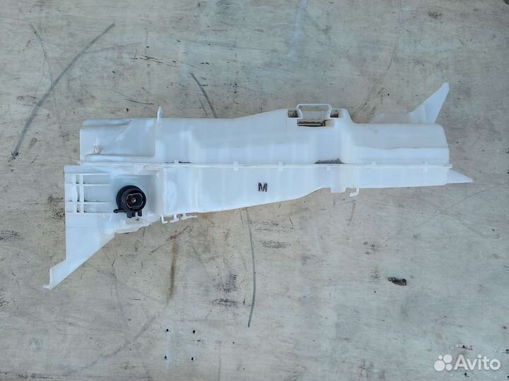 Бачок омывателя toyota land cruiser 200