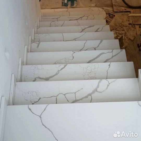 Лестница из искусственного камня кварц акрил