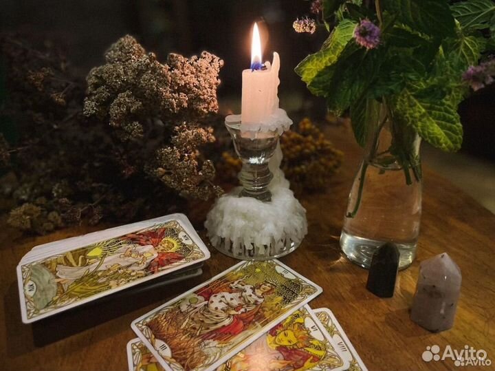 Расклад на рунах, картах таро