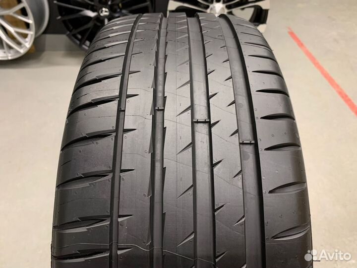 Michelin Pilot Sport 4 275/40 R21 107Y