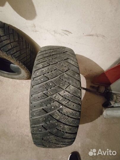 Goodyear Ultragrip Ice Arctic 215/65 R16