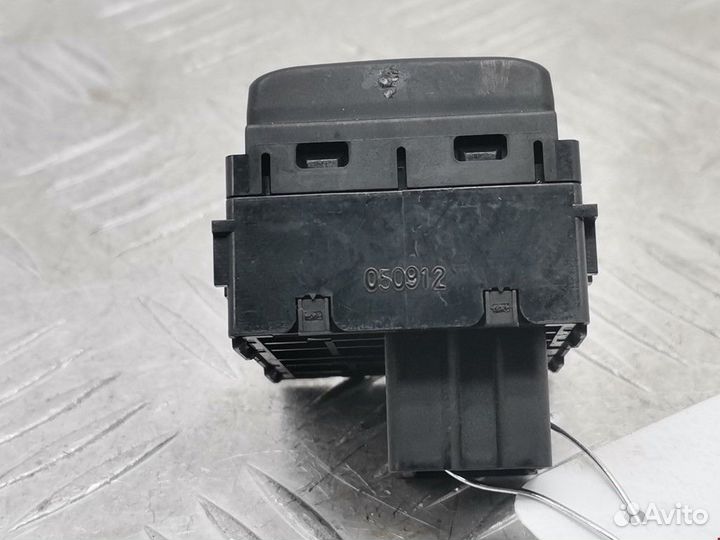 Кнопка (выключатель) Nissan Navara D22 рест. 2005