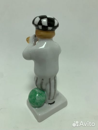 Статуэтка фарфор 