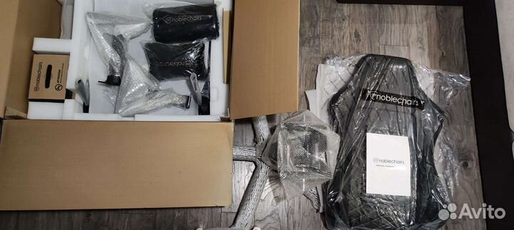 Кресло Noblechairs Hero Black/Gold