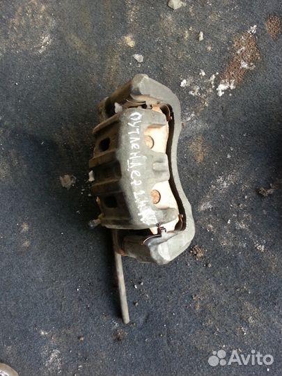 Суппорт Супорт Митсубиси Оутлендер 2004 год 2.4