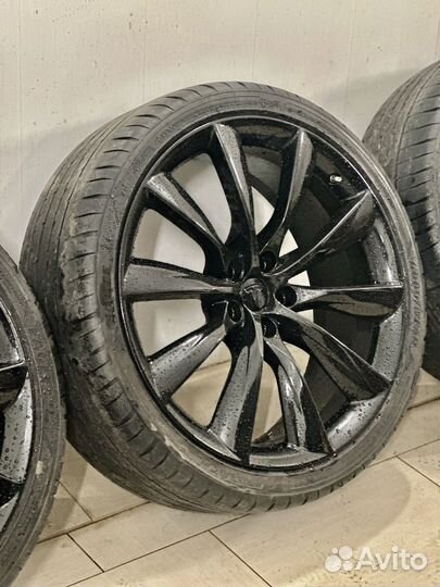 Оригинальные колеса с резиной Tesla Model X