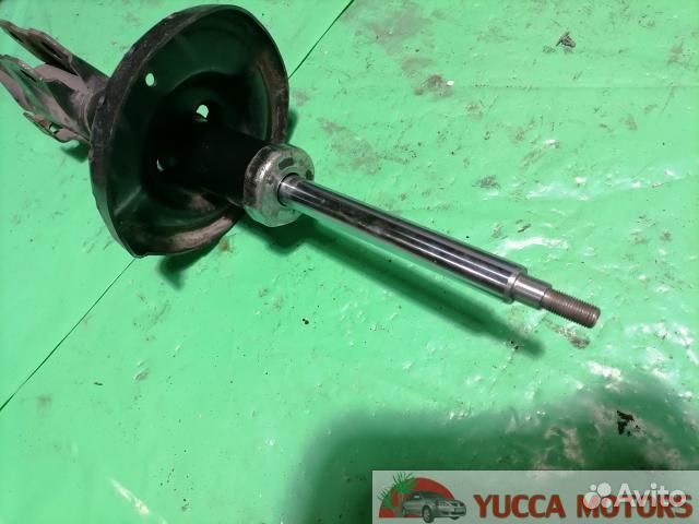 Б/У Стойка S.Impreza GH3 пер.R 4WD голая с газом