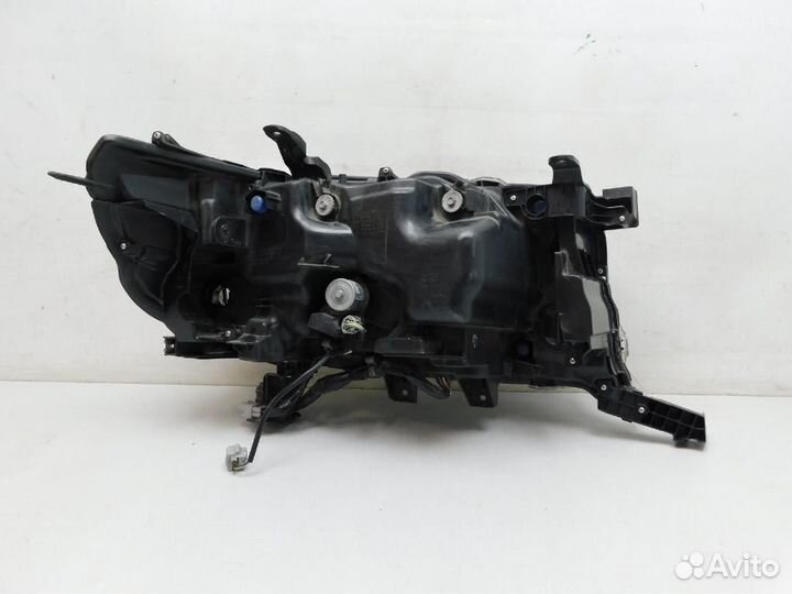 Фара левая Toyota Land Cruiser