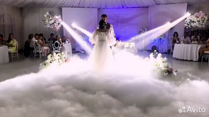 Тяжелый дым, холодные фонтаны, свет