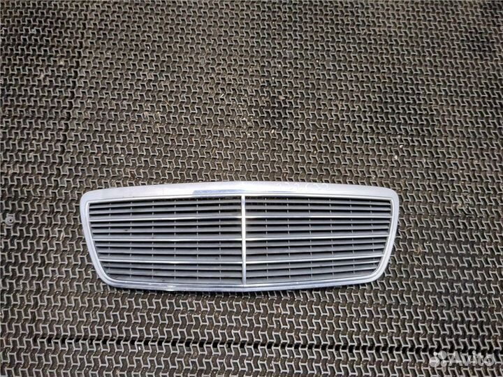 Решетка радиатора Mercedes E W210, 2001