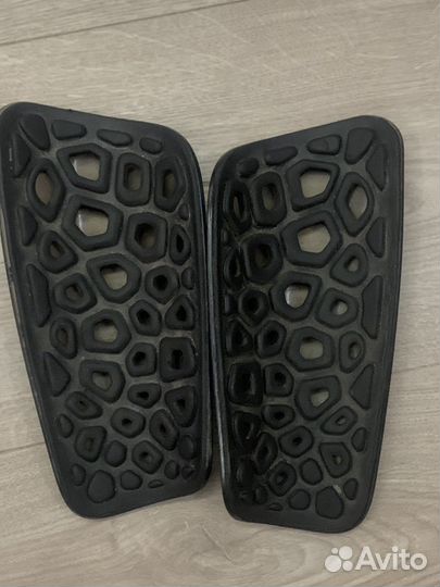 Футбольные щитки