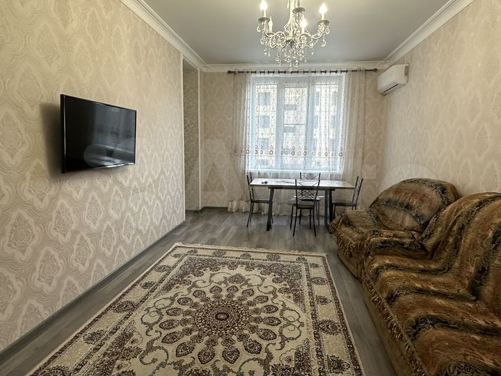 2-к. квартира, 52 м², 2/10 эт.