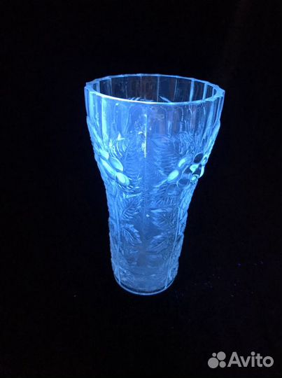 Ваза старинная урановое стекло