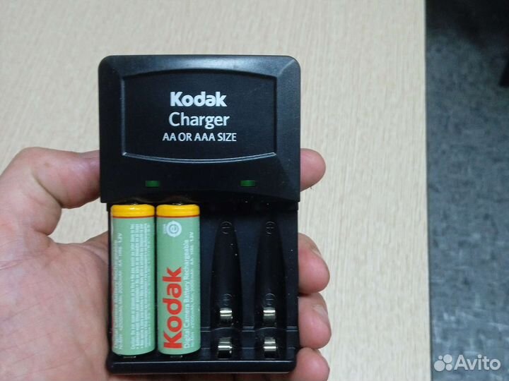 Зарядное устройство с аккумуляторами