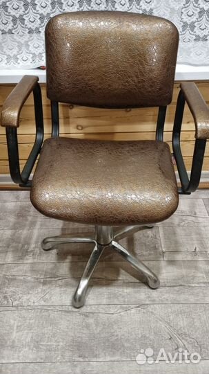 Парикмахерское кресло