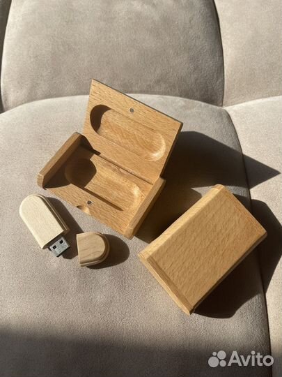 Шкатулки и флешка 8 Гб из бука