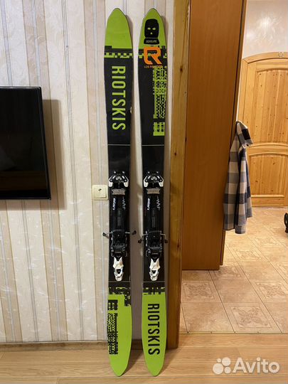 Горные лыжи Riot Skis
